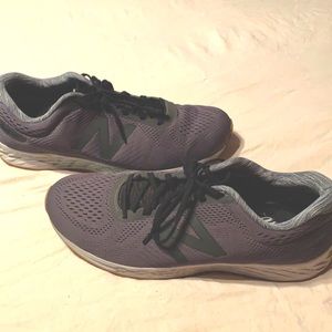 New Balance men’s sneakers sz 12